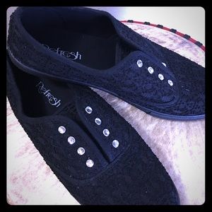 Tennis shoes- slip on